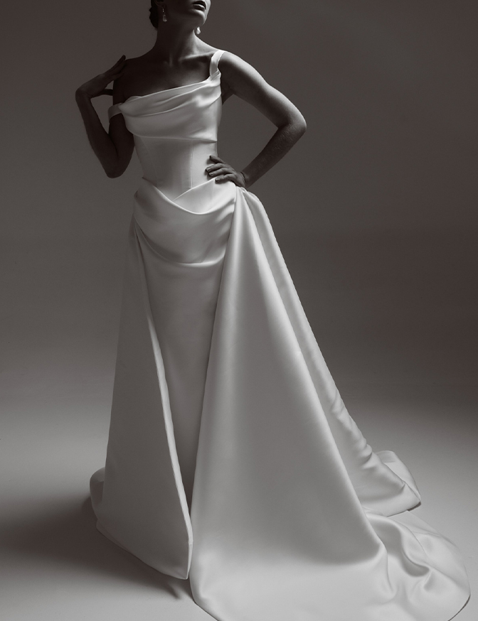 Renhue Loren w/ Overskirt