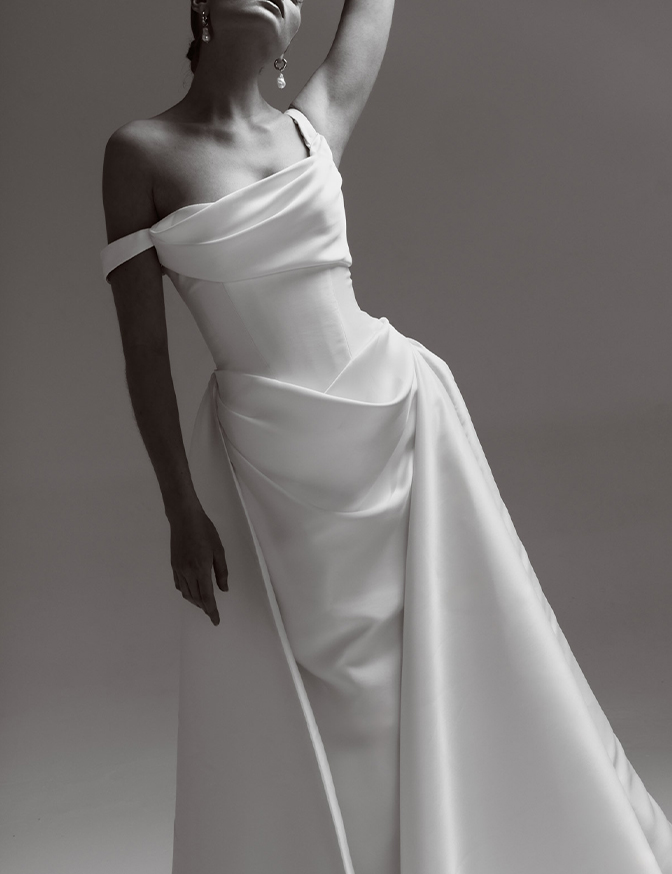 Renhue Loren w/ Overskirt
