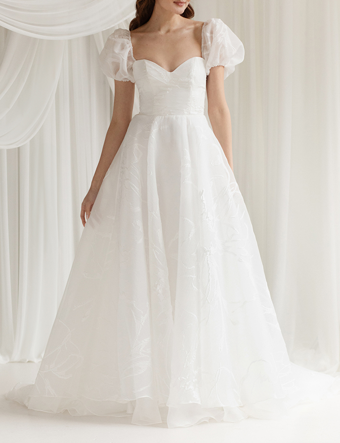 Truvelle Desiree w/ Puff Sleeve