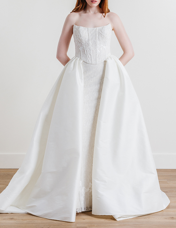 Willowby Goldie w/ Overskirt